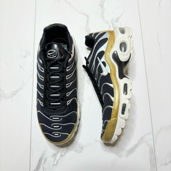 nike air max plus womens gold